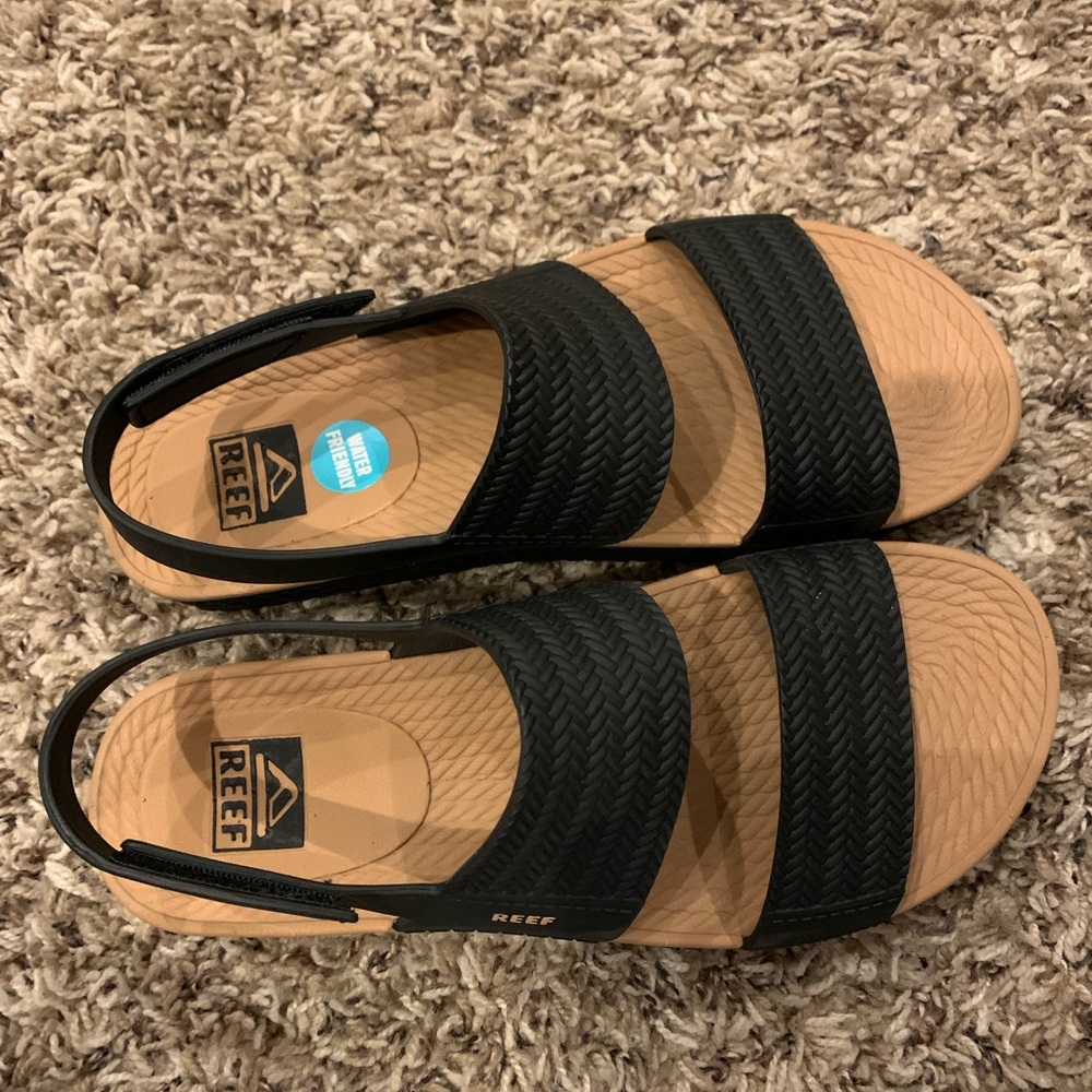 Reef Velcro black and tan sandals - comfy - new - size 7 - Picture 2 of 7